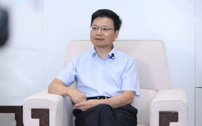 鄂维南院士：AI赋能科学研究进入“下半场”，要推动科研平权化